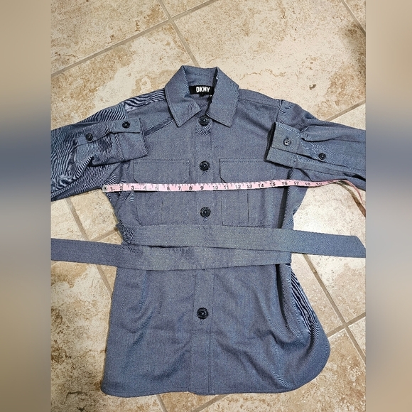 DKNY Blue Chambray Belted Utility Jacket Size 2 Preppy 90s Minimalist Office - Picture 8 of 9